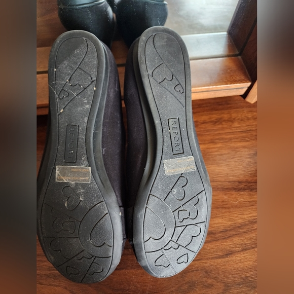 Report Black Suede Flats, Size 9.5 - Picture 4 of 4